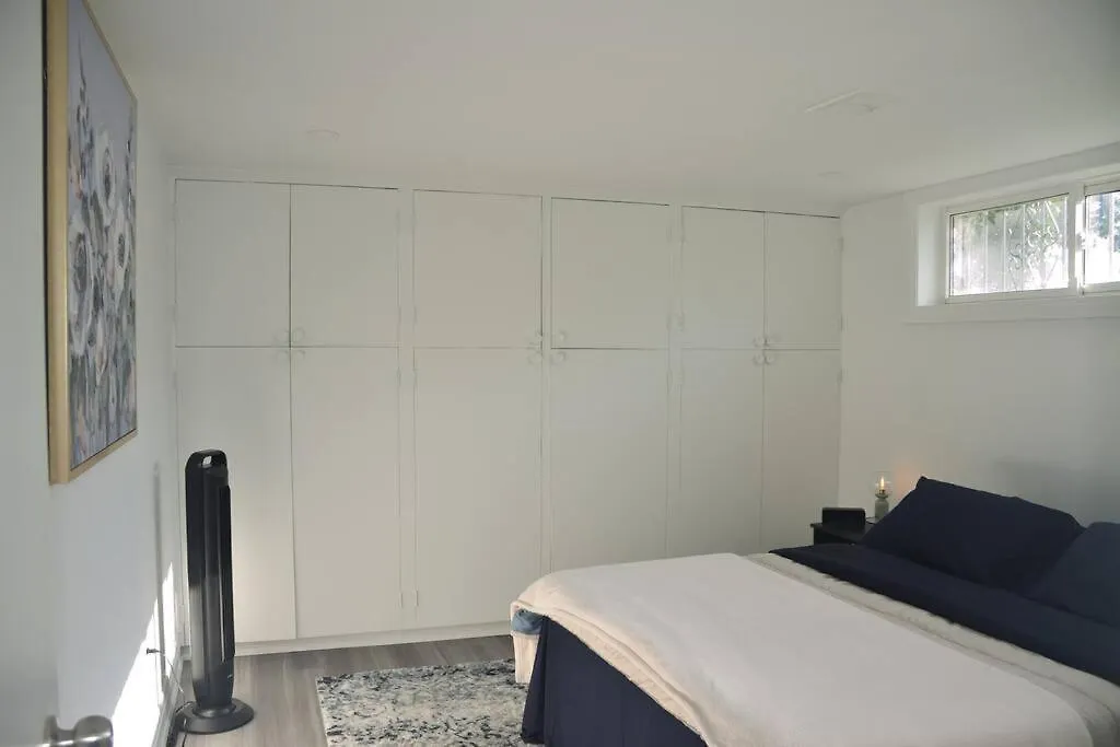 Entire Basement - 5 Guests 2 Bedrooms 3 Beds Toronto