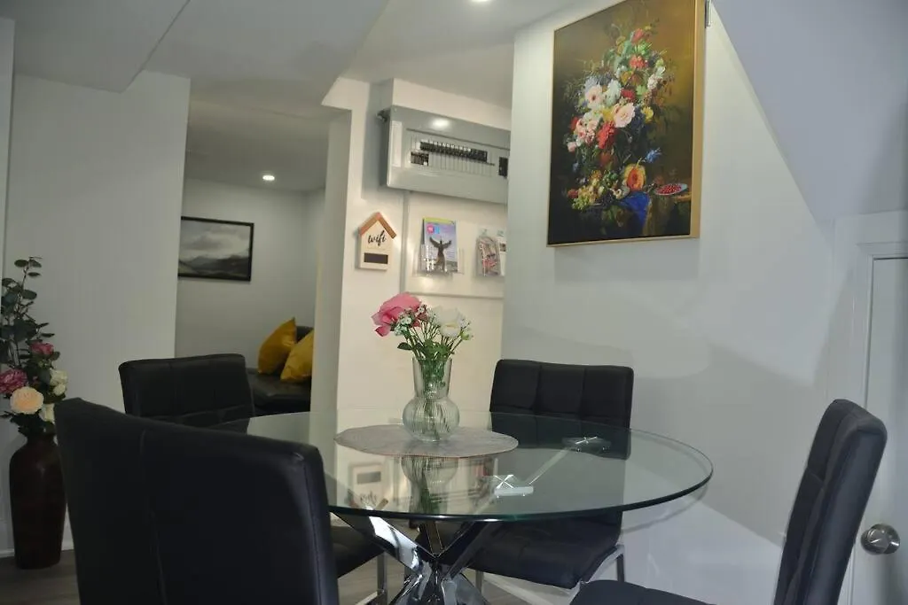 Entire Basement - 5 Guests 2 Bedrooms 3 Beds Toronto Apartament